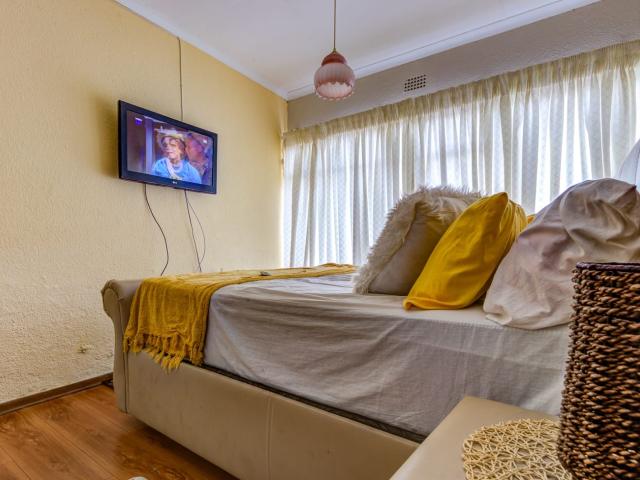 3 Bedroom House For Sale in Van Riebeeck Park
