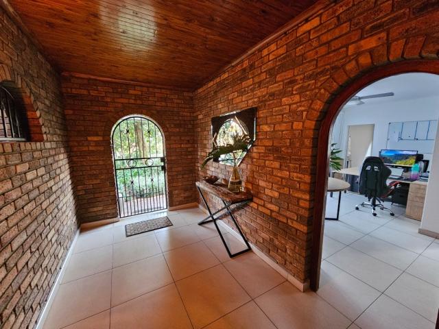 3 Bedroom House For Sale in Van Riebeeck Park