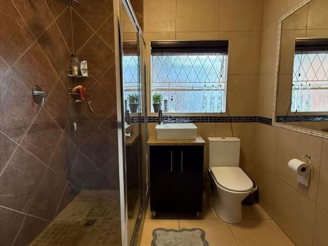 3 Bedroom House For Sale in Van Riebeeck Park