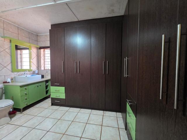 3 Bedroom House For Sale in Vanderbijlpark CE 1