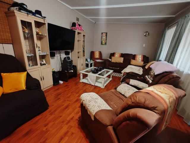 3 Bedroom House For Sale in Vanderbijlpark CE 2