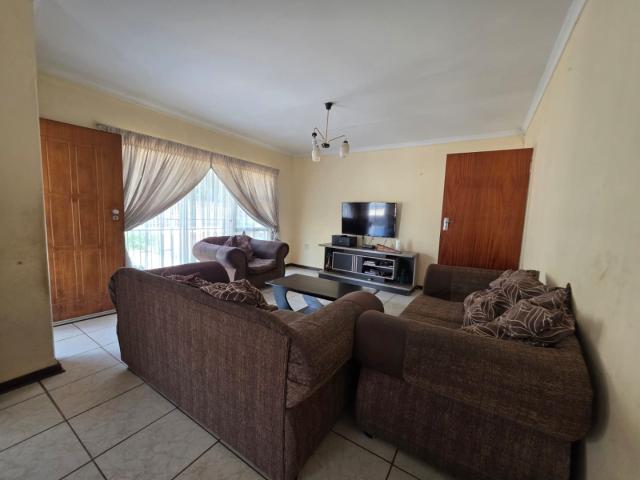 3 Bedroom House For Sale in Vanderbijlpark CW 2