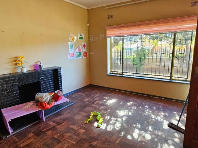3 Bedroom House For Sale in Vanderbijlpark CW 6