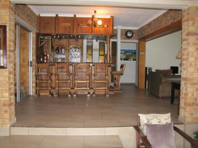 3 Bedroom House For Sale in Vanderbijlpark SE 3