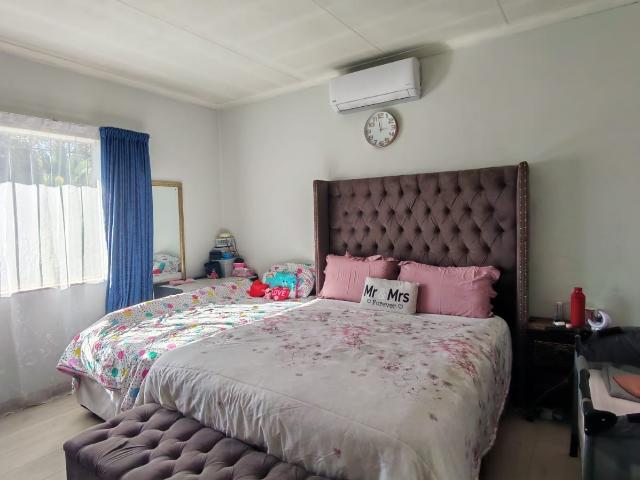 3 Bedroom House For Sale in Vanderbijlpark SE 2