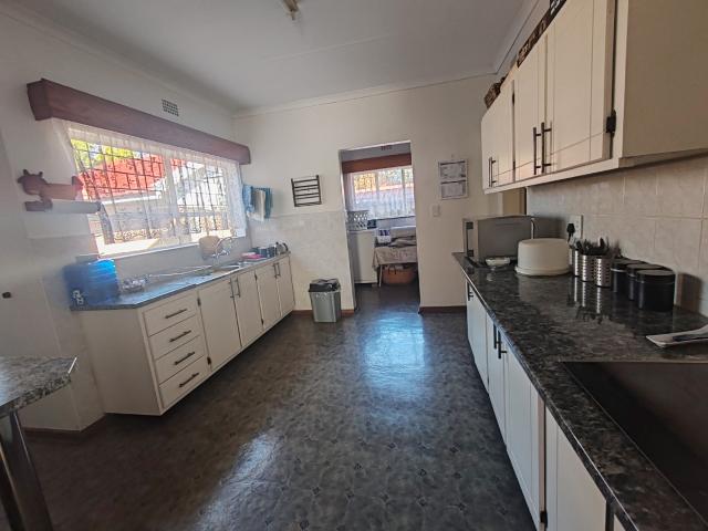 3 Bedroom House For Sale in Vanderbijlpark SE 2