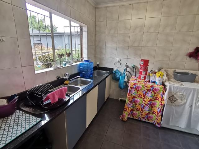 3 Bedroom House For Sale in Vanderbijlpark SE 2