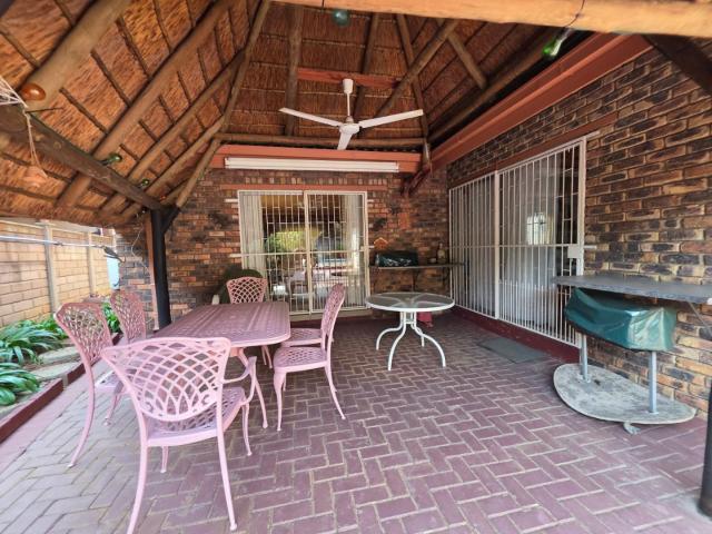 3 Bedroom House For Sale in Vanderbijlpark SE 4