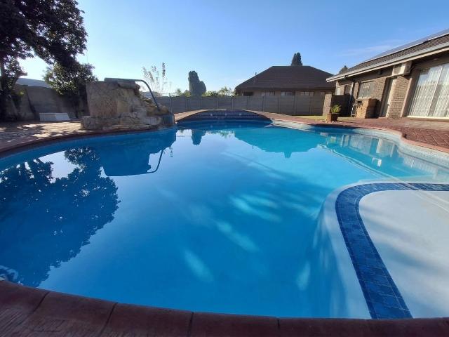 3 Bedroom House For Sale in Vanderbijlpark SE 6