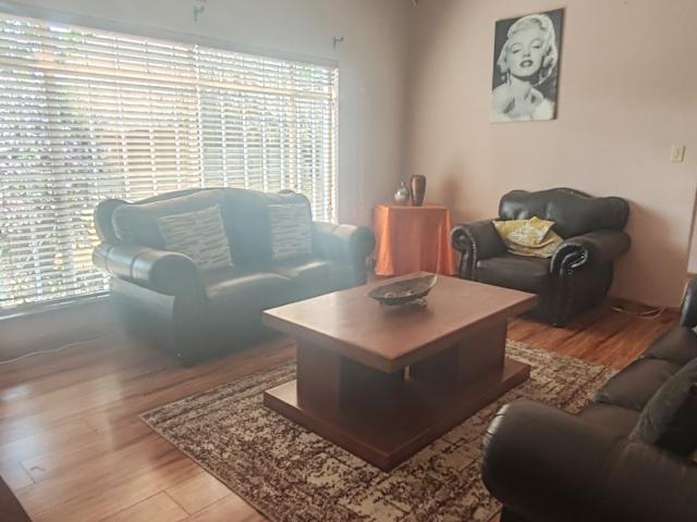 3 Bedroom House For Sale in Vanderbijlpark SE 6