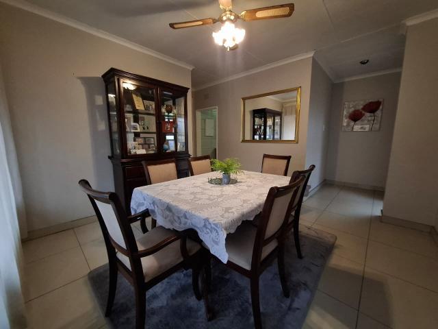 3 Bedroom House For Sale in Vanderbijlpark SE 6