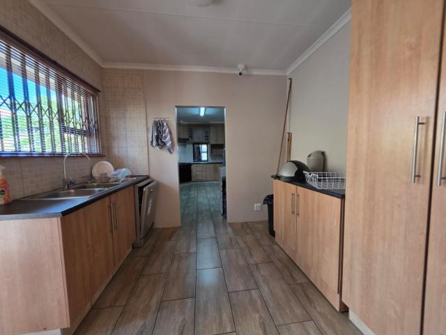 3 Bedroom House For Sale in Vanderbijlpark SE 8