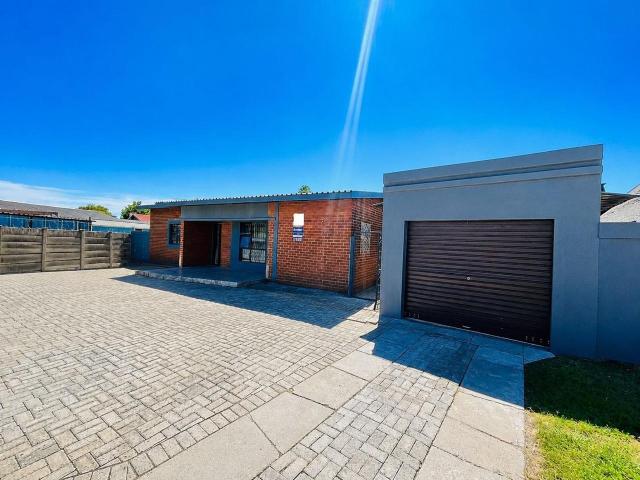 3 Bedroom House For Sale in Vanderbijlpark SW 1