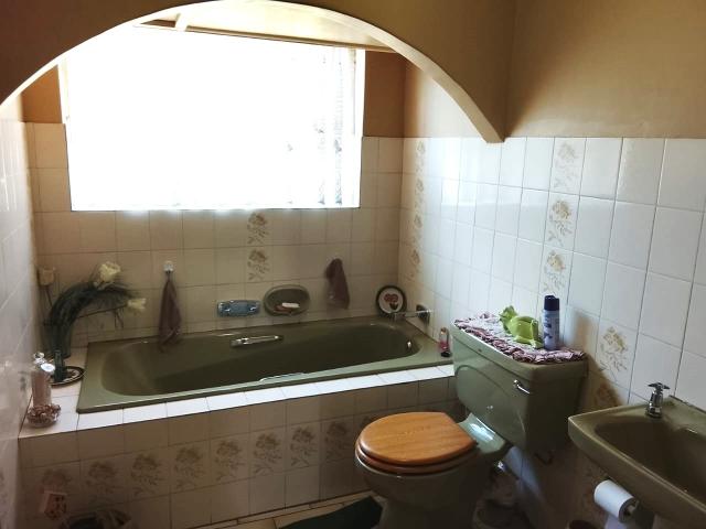 3 Bedroom House For Sale in Vanderbijlpark SW 2