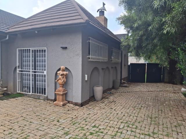 3 Bedroom House For Sale in Verwoerdpark
