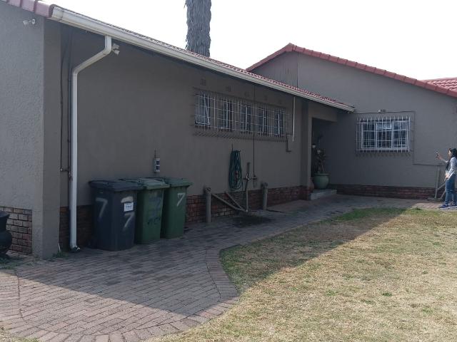 3 Bedroom House For Sale in Verwoerdpark