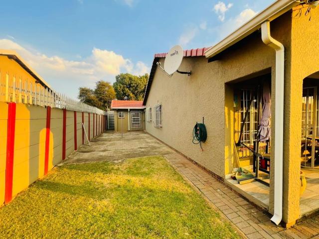 3 Bedroom House For Sale in Verwoerdpark