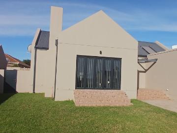3 Bedroom House For Sale in Vredenburg