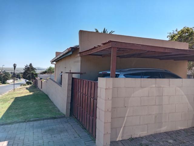3 Bedroom House For Sale in Vredenburg