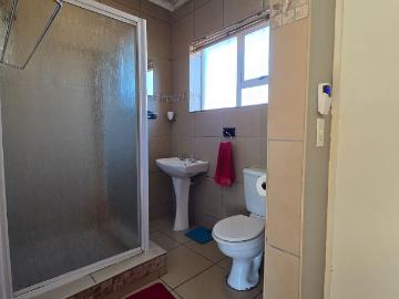 3 Bedroom House For Sale in Vredenburg