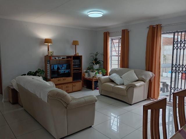 3 Bedroom House For Sale in Vredenburg