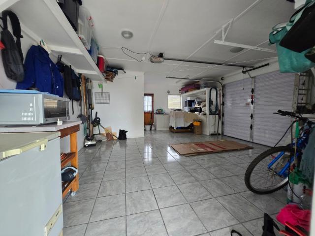 3 Bedroom House For Sale in Yzerfontein