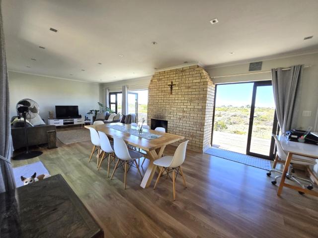 3 Bedroom House For Sale in Yzerfontein