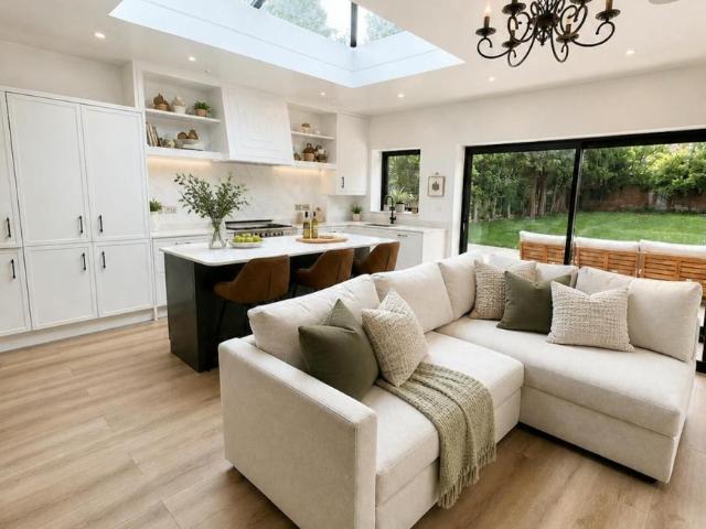 3 Bedroom House Feltham Feltham 102145275