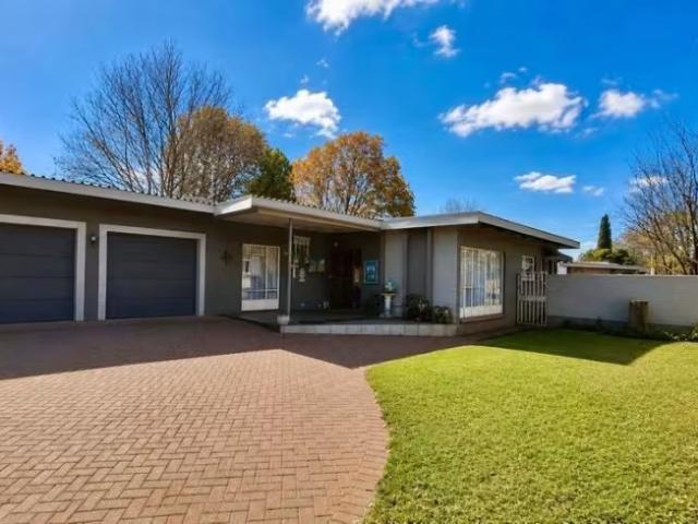 3 Bedroom House Flamwood Flamwood 103392468