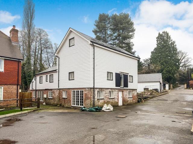 3 Bedroom House Kent Kent 101856032