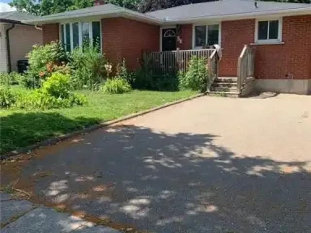 3 Bedroom House Kitchener ON LS104000203