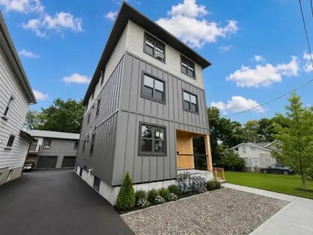 3 Bedroom House Kingston ON 104681460