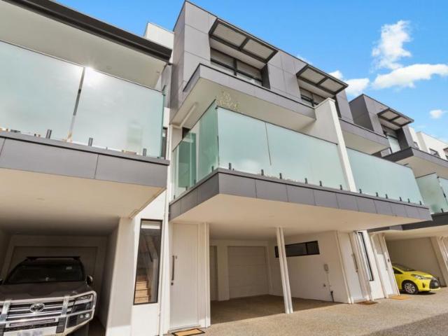 3 Bedroom House Hove, SA 102859269