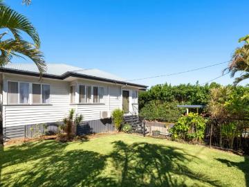 3 Bedroom House Holland Park QLD 102473326
