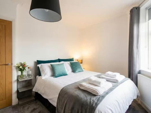 3 Bedroom House Halifax Halifax 100408966
