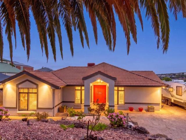 3 Bedroom House Hallett Cove SA 105865020