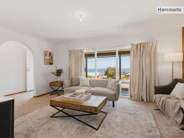 3 Bedroom House Hallett Cove SA 106003098