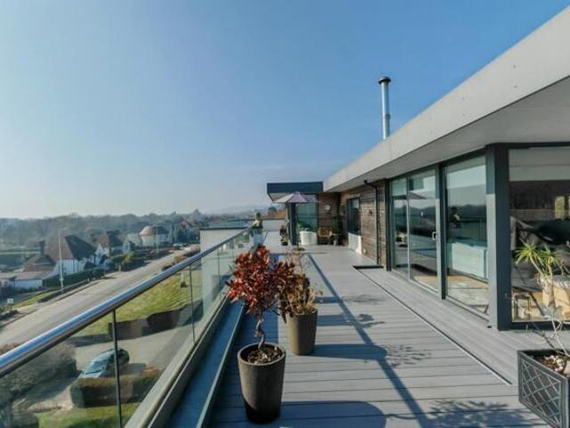 3 Bedroom House Hythe Hampshire 101678394