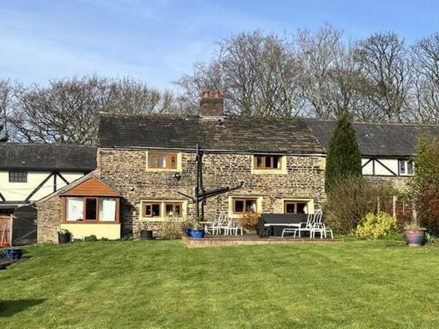 3 Bedroom House Hyde Greater Manchester 101931348