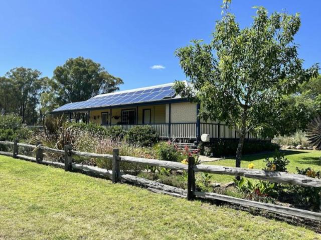 3 Bedroom House Inverell NSW 105932839