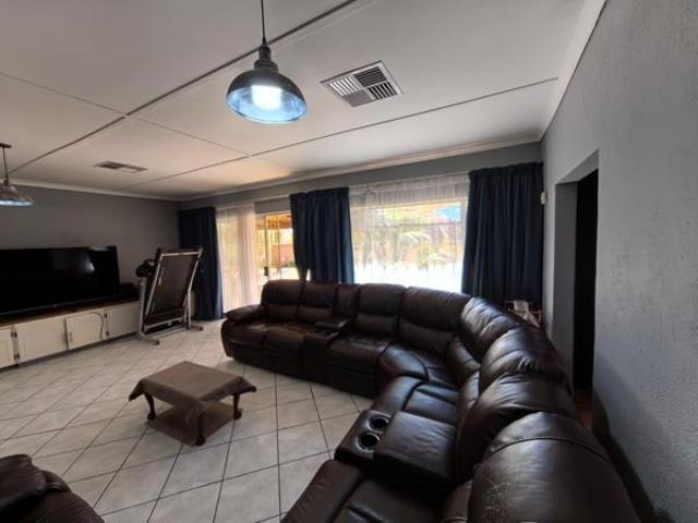 3 Bedroom House in Camelot