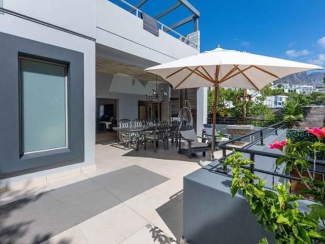 3 Bedroom House in Camps Bay