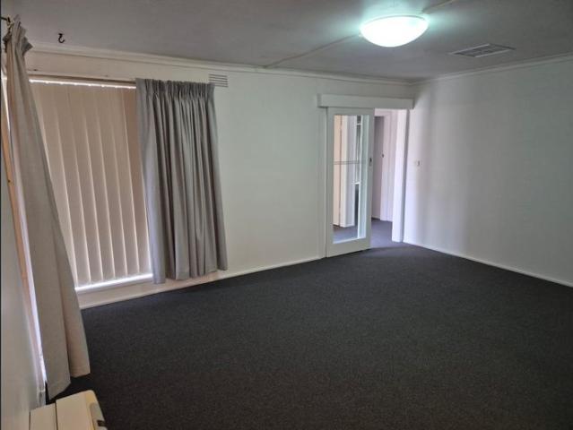 3 BEDROOM HOUSE IN CENTRAL LOCATION