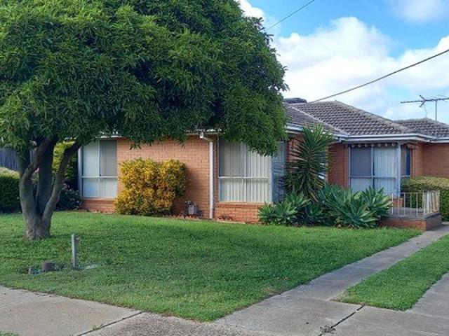 3 BEDROOM HOUSE IN CENTRAL LOCATION