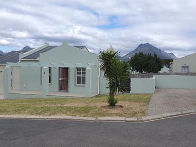 3 Bedroom House in Cloetesville