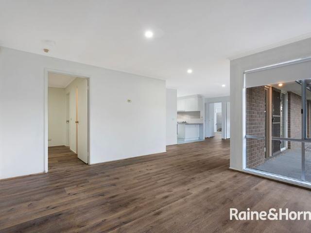 3 bedroom house in Cranbourne North with Solar Panel installed!
