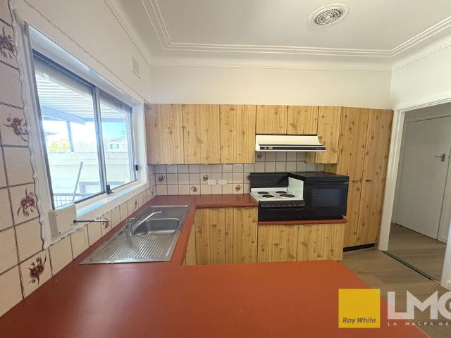 3 BEDROOM HOUSE IN A QUIET STREET