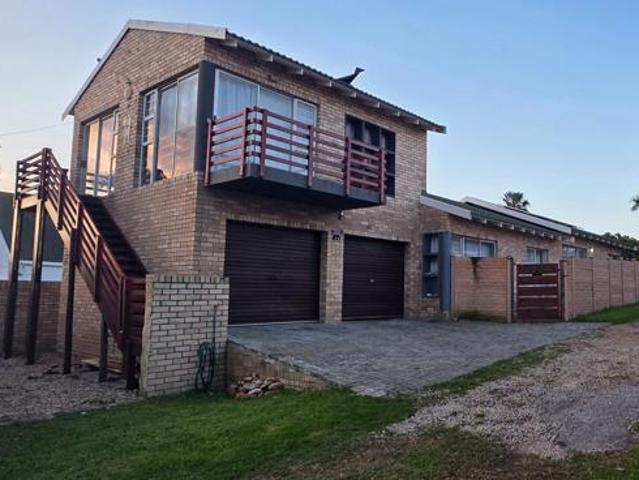 3 Bedroom House in Aston Bay
