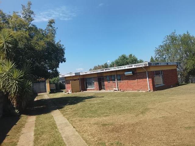 3 Bedroom House in Barry Hertzog Park