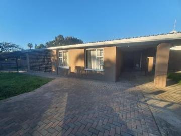 House to rent in Beacon Bay North